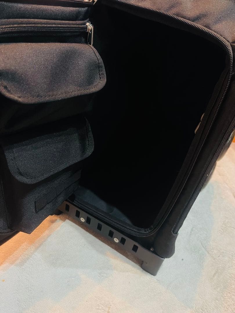 美品　ZÜCA 黒 キャリーカート　座れる