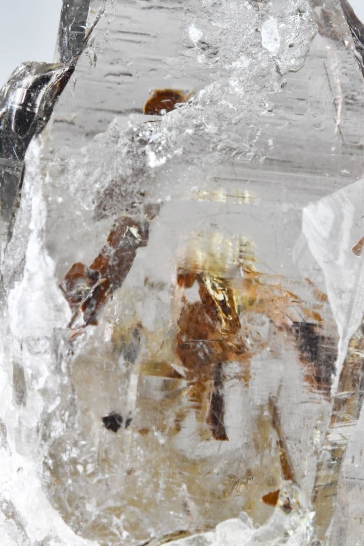 ガネーシュヒマール ヒンドゥン産 バイオタイト 角閃石 インクォーツ