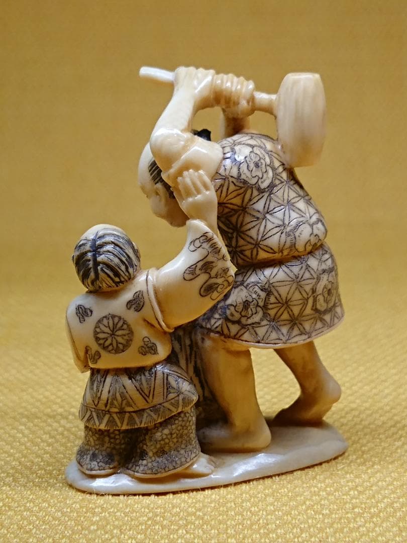 人形　天然素材　彫刻　彫像　根付　置物　インテリア　工芸品　美術品　A2862