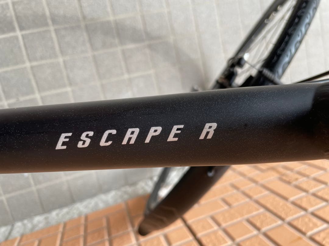 【高年式2024】ジャイアント ESCAPE R3 クロスバイク マットブラック