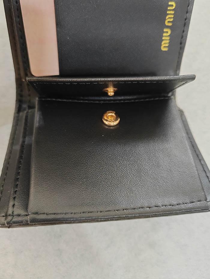 美品✨MIUMIU ブラック 三つ折り財布