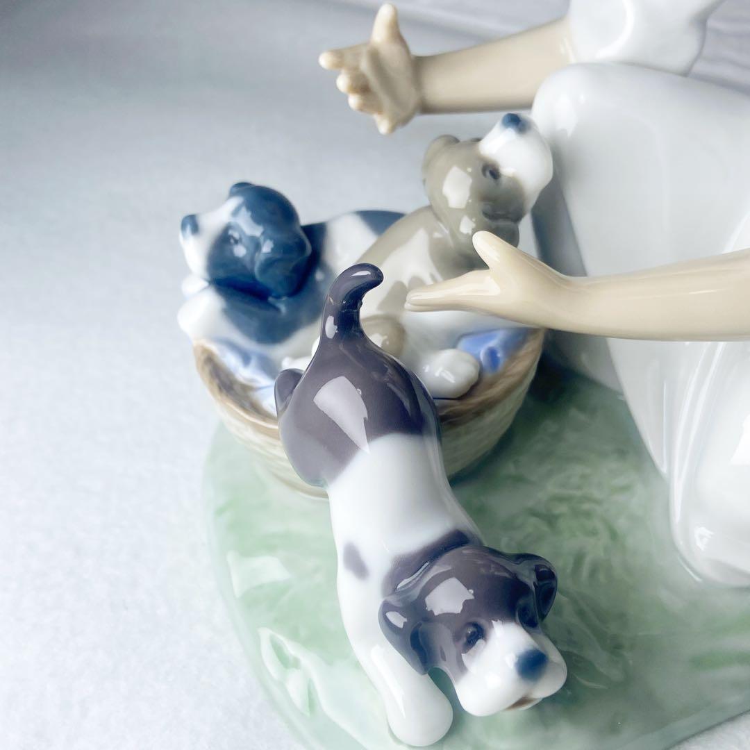 リヤドロ LLADRO こっそりお外へ 仔犬 美品 陶器 フィギュリン 廃盤品