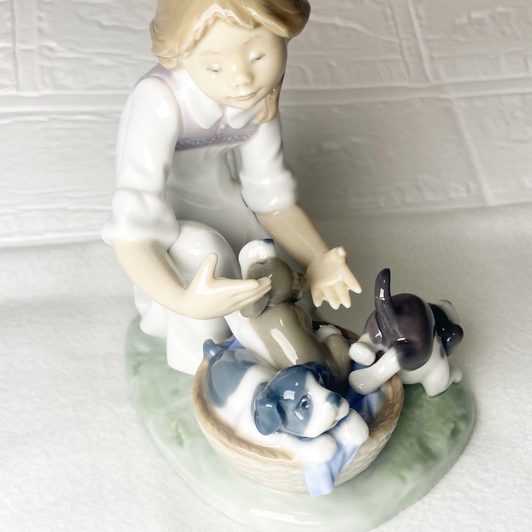 リヤドロ LLADRO こっそりお外へ 仔犬 美品 陶器 フィギュリン 廃盤品