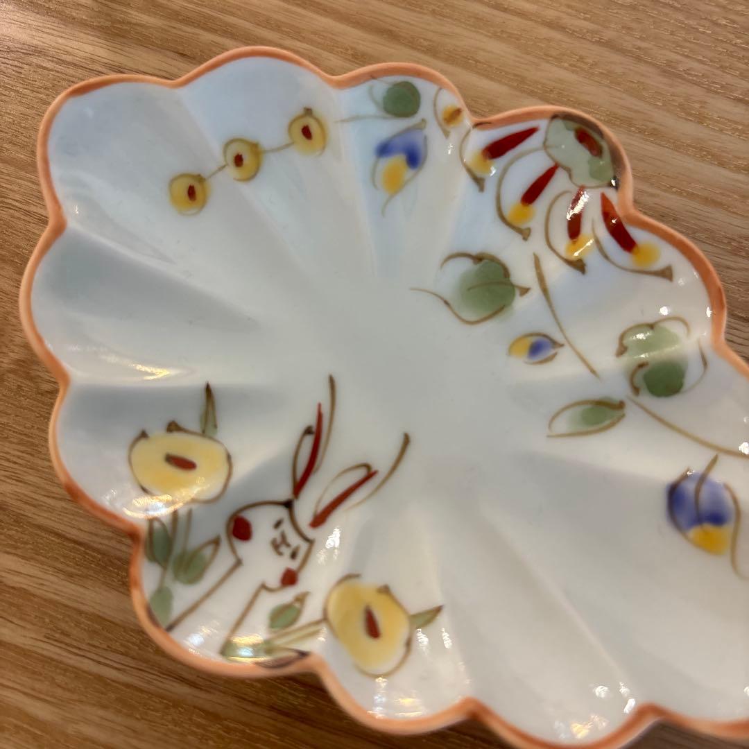 【本日まで特価中】空萌工房★新品★兎とお花の手描き陶磁器皿・豆皿２枚セット
