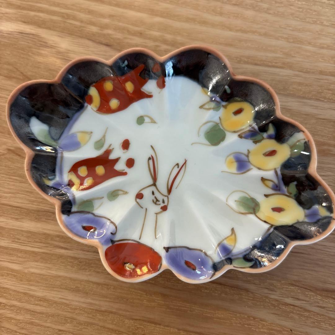 【本日まで特価中】空萌工房★新品★兎とお花の手描き陶磁器皿・豆皿２枚セット
