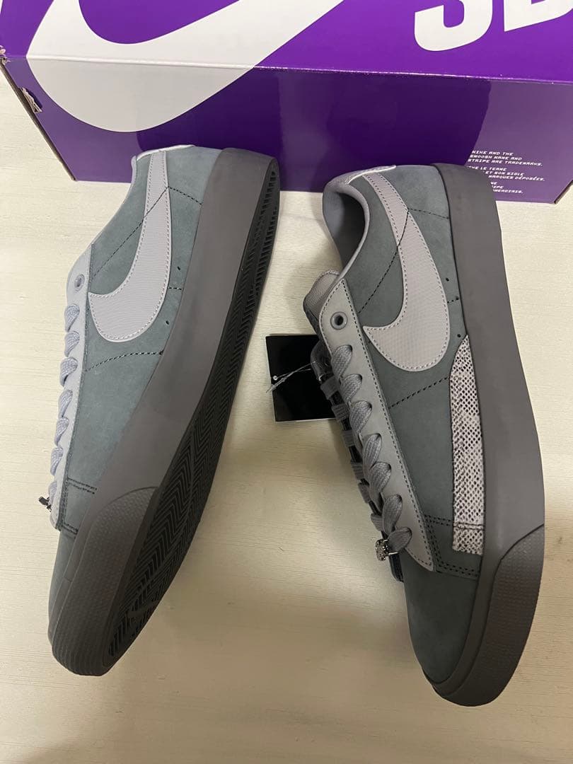 新品　NIKE SB ZOOM BLAZER LOW QS