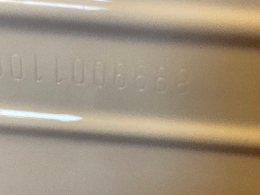 美品　リモワ　82L ハワイ限定ホワイト　RIMOWA　サルサデラックス　4輪