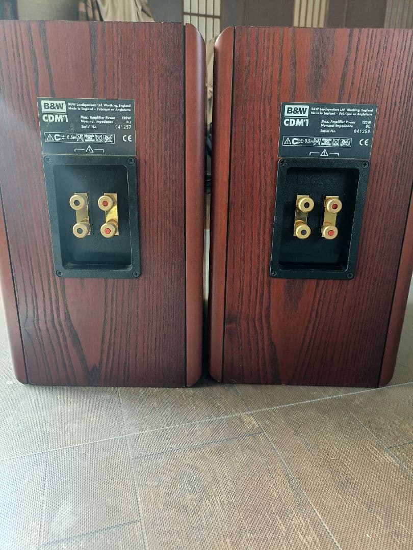 B&Wのブックシェルフ型スピーカーCDM1