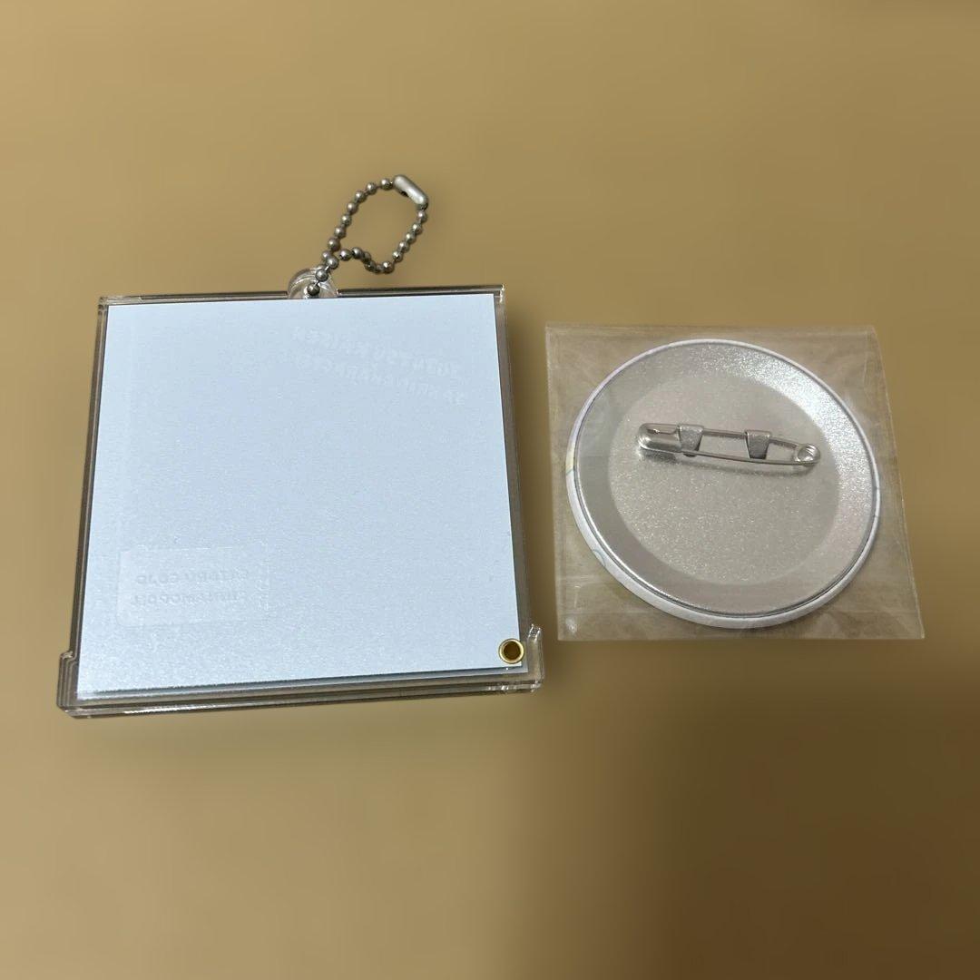 五条悟　サンリオ　缶バッジ　アクリルキーホルダー