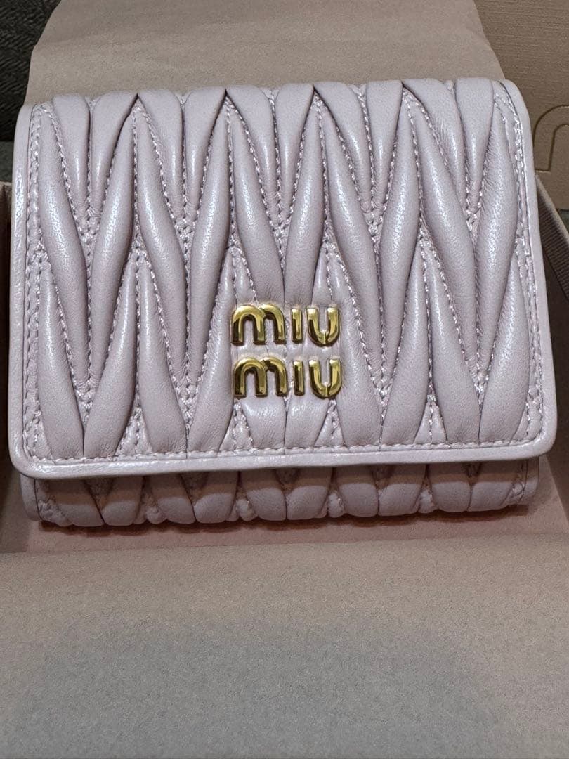 【新品未使用】miu miu マテラッセレザー 財布