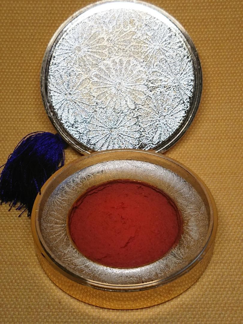 【美品】鳳凰　金属　朱肉　菊紋　置物　インテリア　工芸品　美術品　A1132