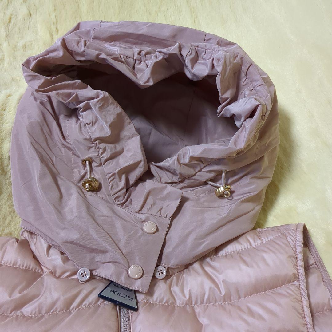 新品タグ付MONCLER フリル薄手フード付きピンクダウンベスト