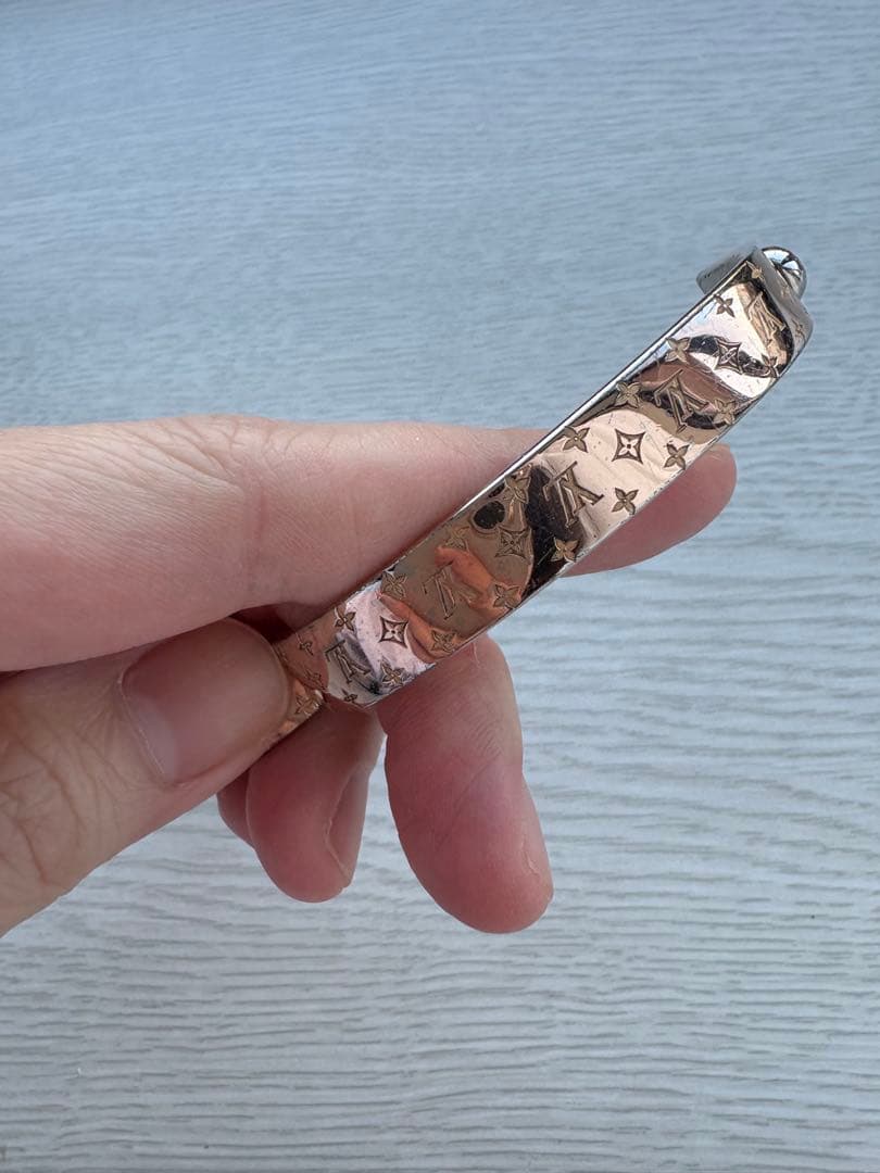 LOUIS VUITTON カフナノグラム