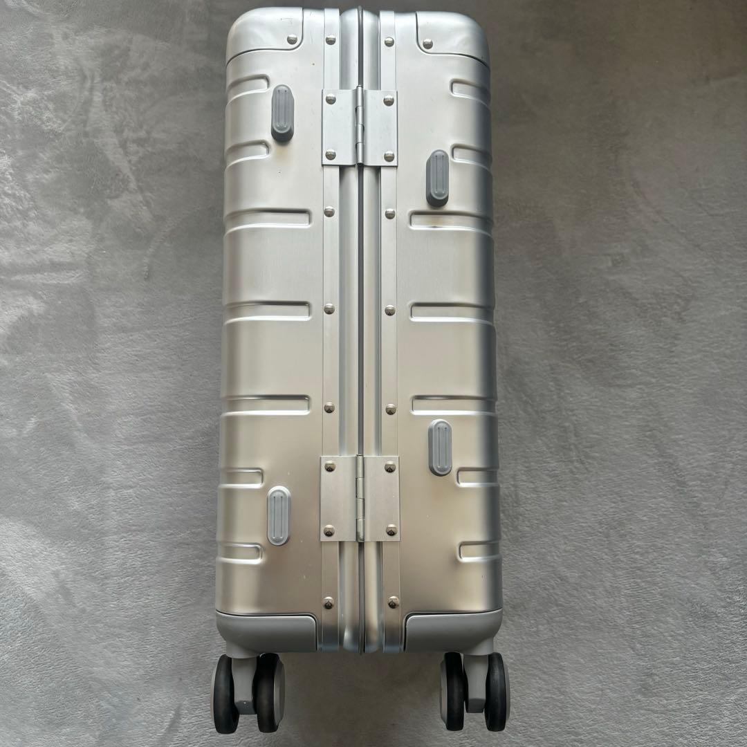 専用です　　　　　　　　軽量静音　TSAロック　機内持ち込み　シルバー