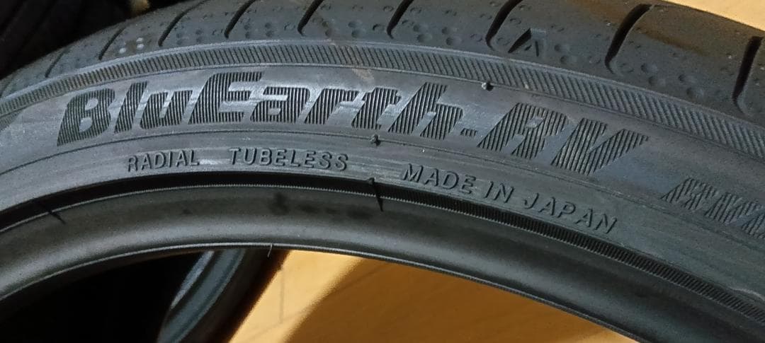 その②送料含日本製未使用2本　245/35R20ヨコハマブルーアースRV03