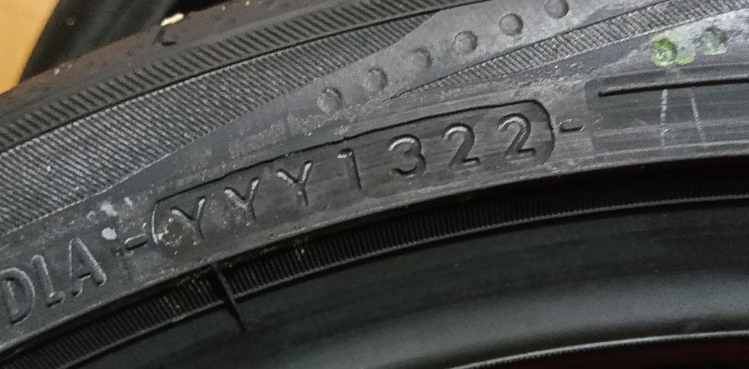 その②送料含日本製未使用2本　245/35R20ヨコハマブルーアースRV03