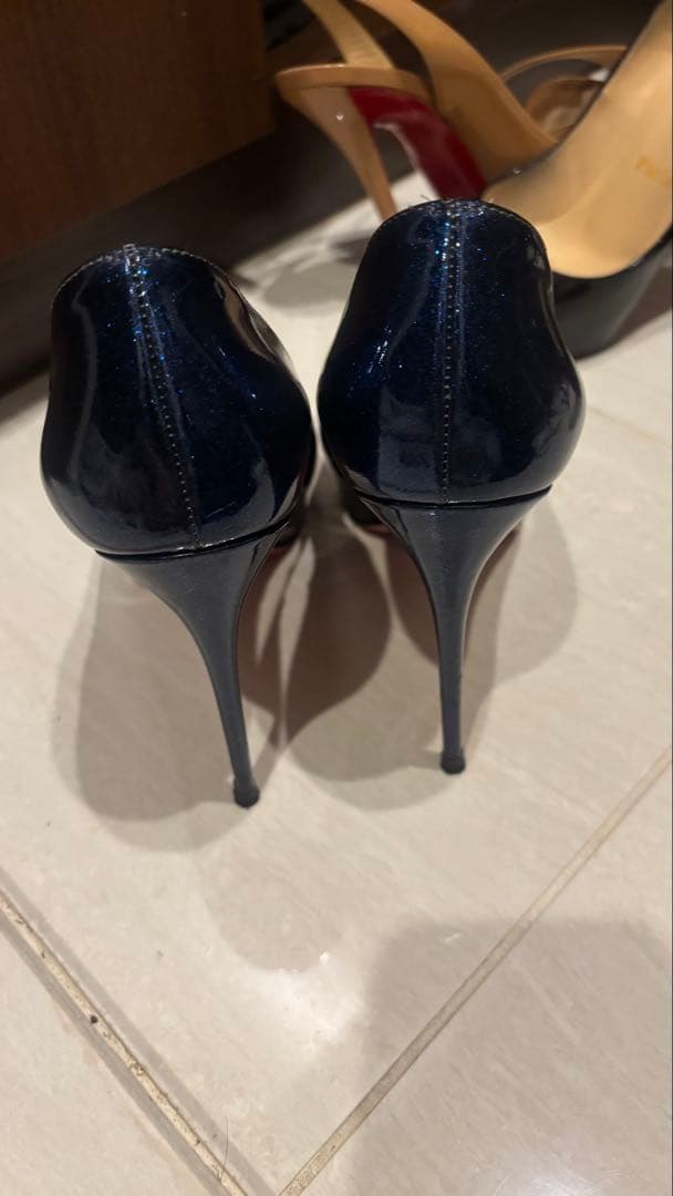 Christian Louboutin オープントゥ　 37ハーフ