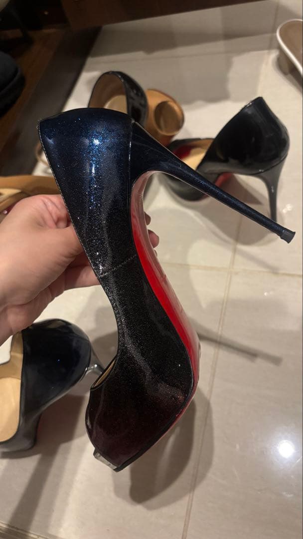 Christian Louboutin オープントゥ　 37ハーフ