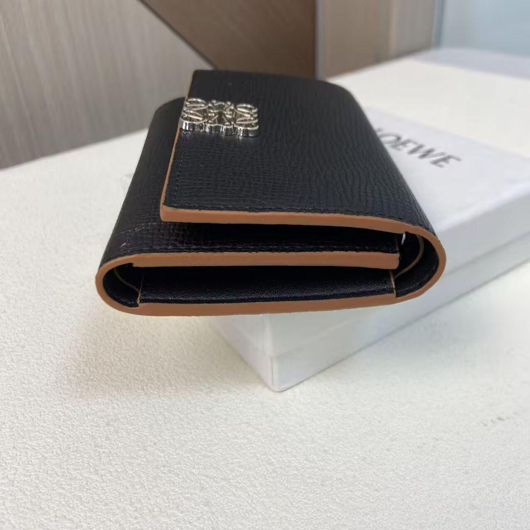 panda LOEWE黒のレザー三つ折り財布