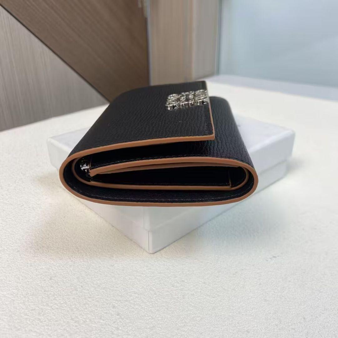 panda LOEWE黒のレザー三つ折り財布