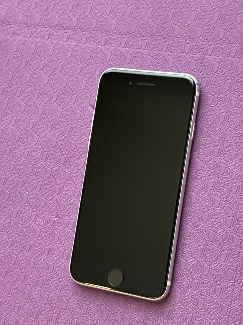 iPhone SE 第二世代 白 64GB付属品未使用