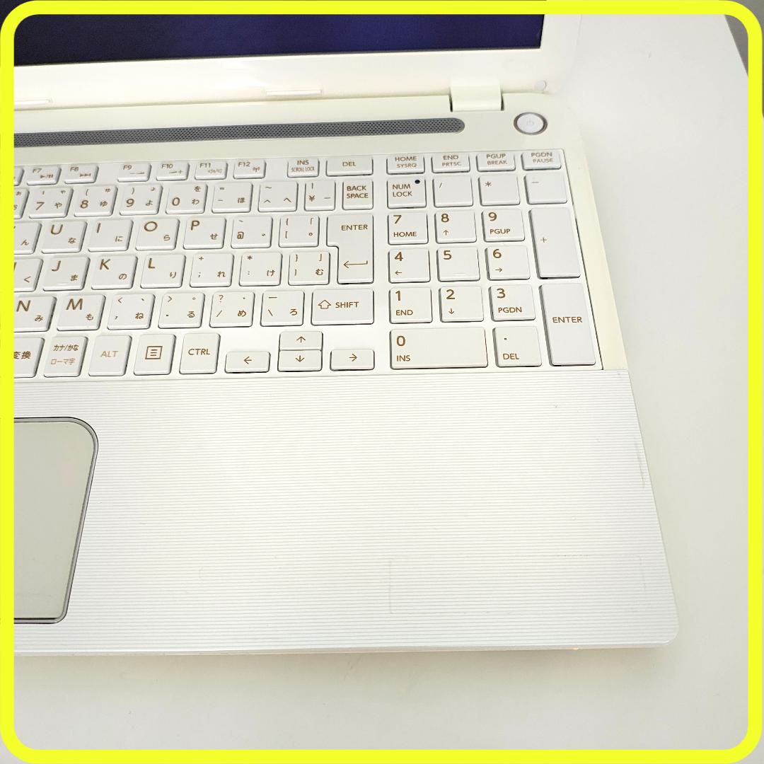 白　新品SSD256⭐️windows11　ノートパソコン　office　769