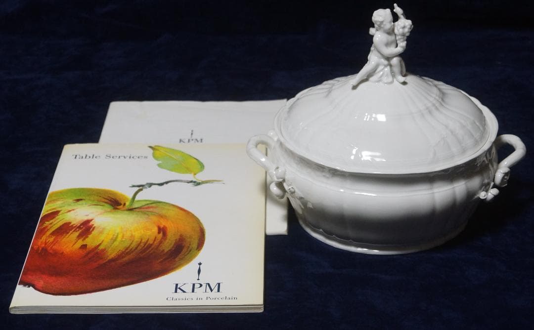 KPM白磁　Covered Vegetable Dish with figure