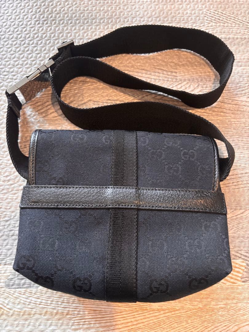 GUCCI GGキャンバス ボディバッグ ※ベルト金具に緩みあり