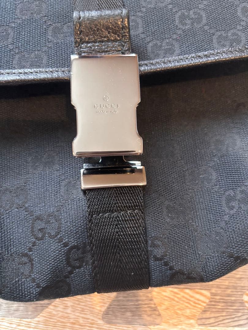 GUCCI GGキャンバス ボディバッグ ※ベルト金具に緩みあり