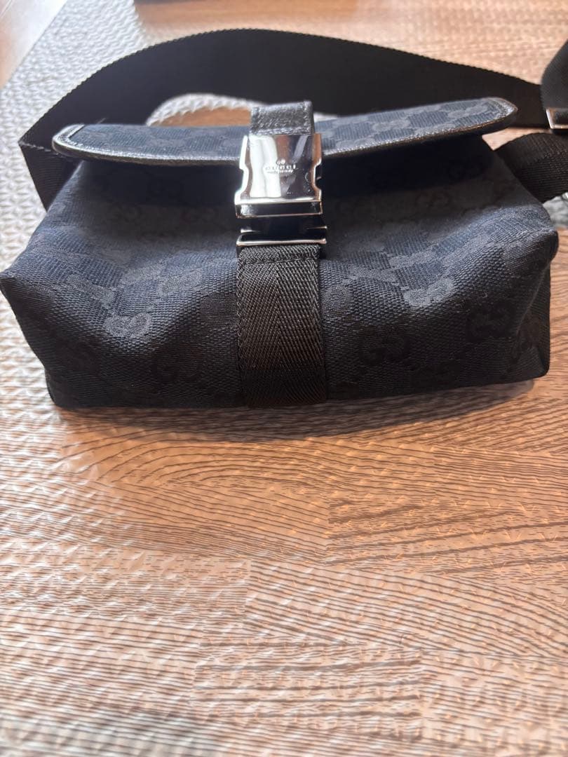 GUCCI GGキャンバス ボディバッグ ※ベルト金具に緩みあり