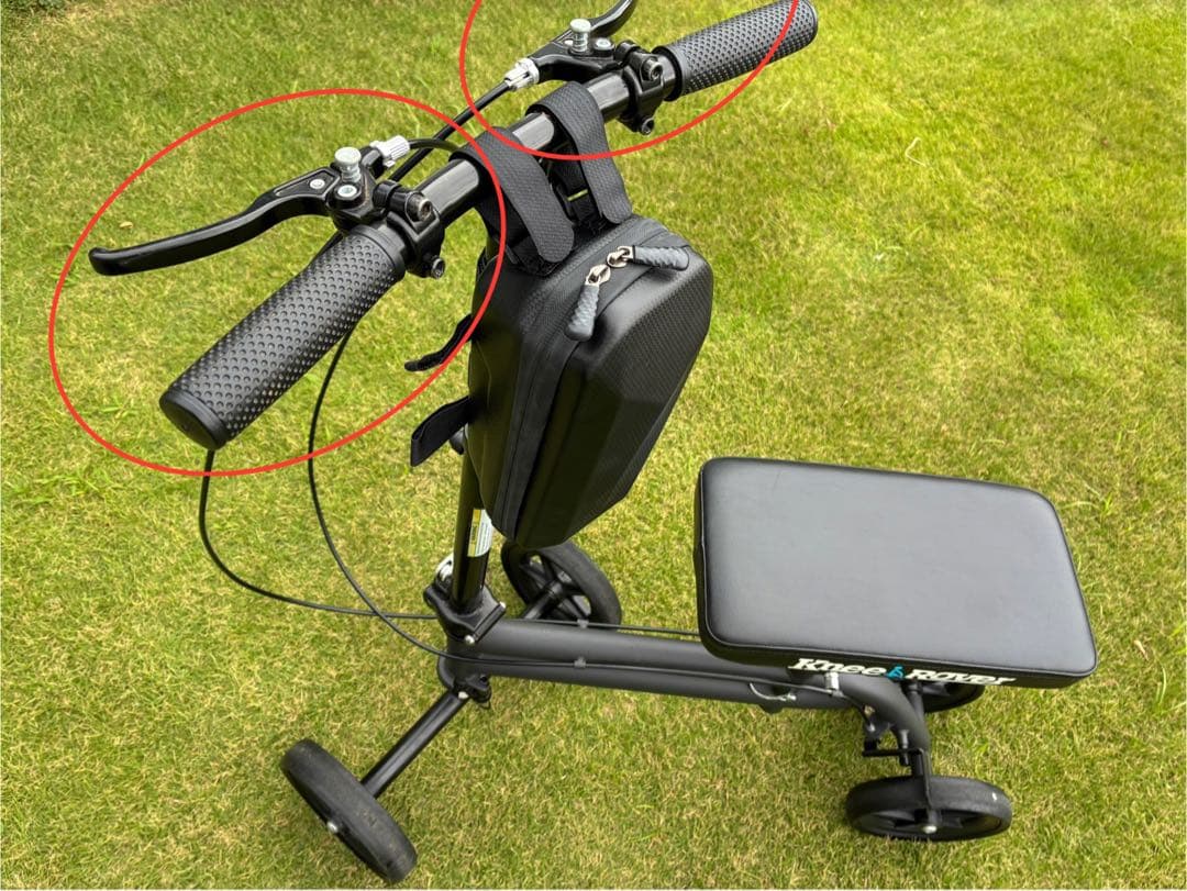 松葉杖の代わりに　Knee Rover 膝用歩行器(ニースクーター) ブラック