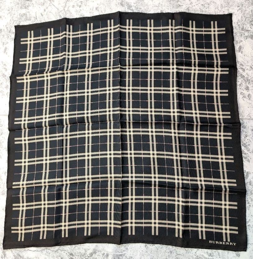 新品未使用BURBERRY バーバリーシルクスカーフ57×57ブラック正規品