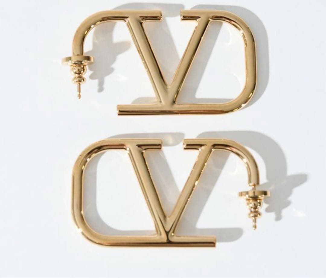 美品 Valentino ヴァレンティノ Vロゴ ゴールド メタル ピアス 両耳