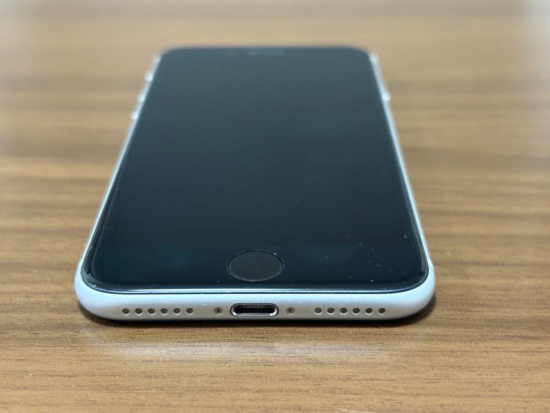 iPhoneSE2 SIMフリー 64GB バッテリー容量73% 白 ケース付き