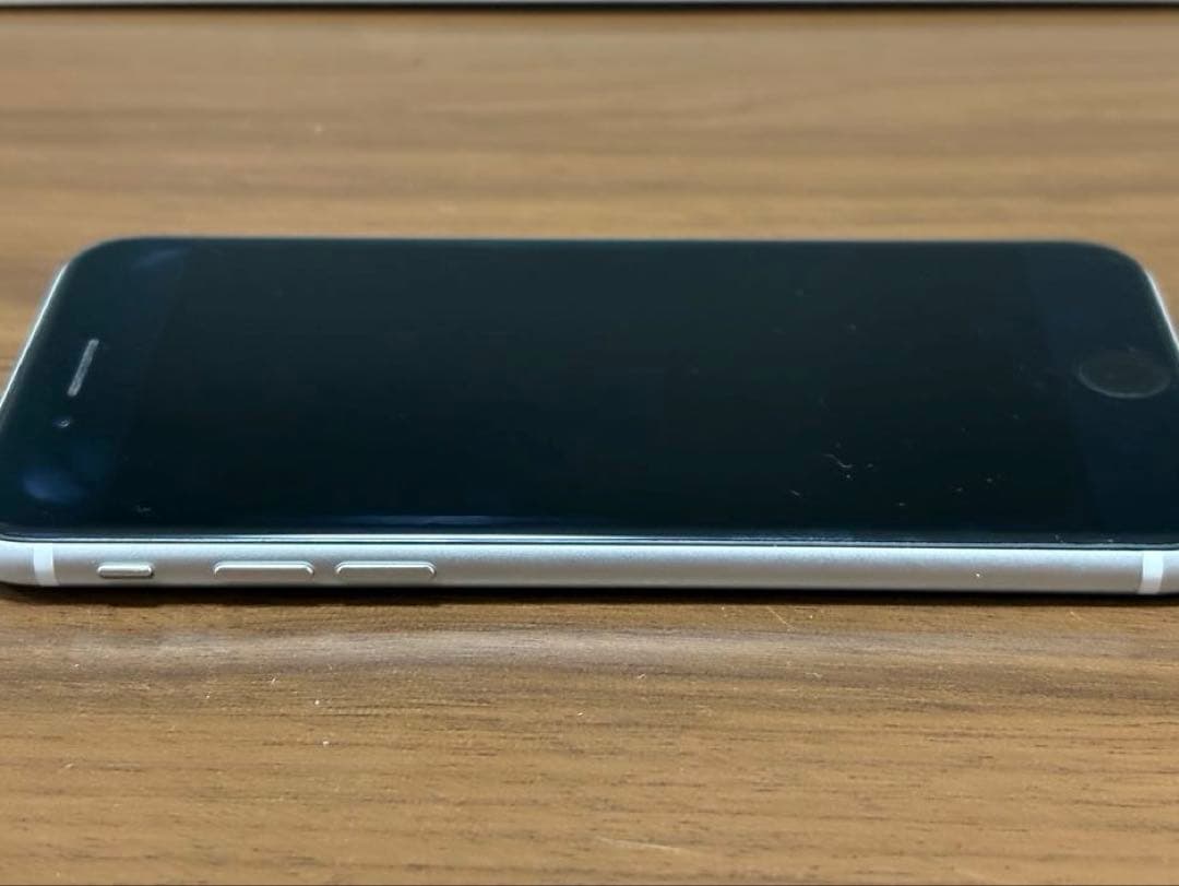iPhoneSE2 SIMフリー 64GB バッテリー容量73% 白 ケース付き