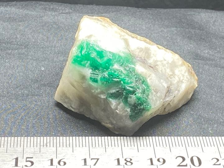 エメラルド 71g