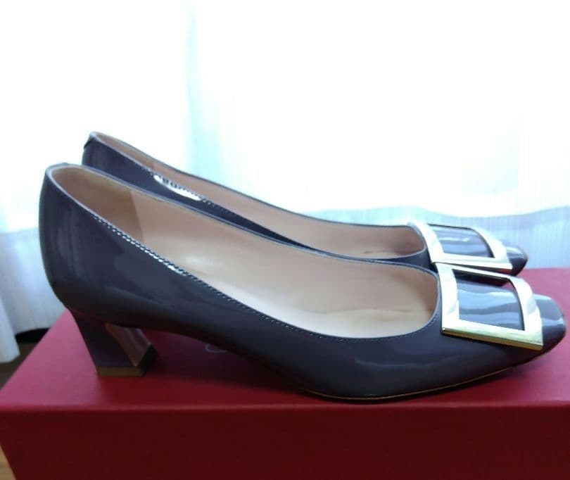 ROGER VIVIER ロジェヴィヴィエ トランペットパンプス パテントレザー