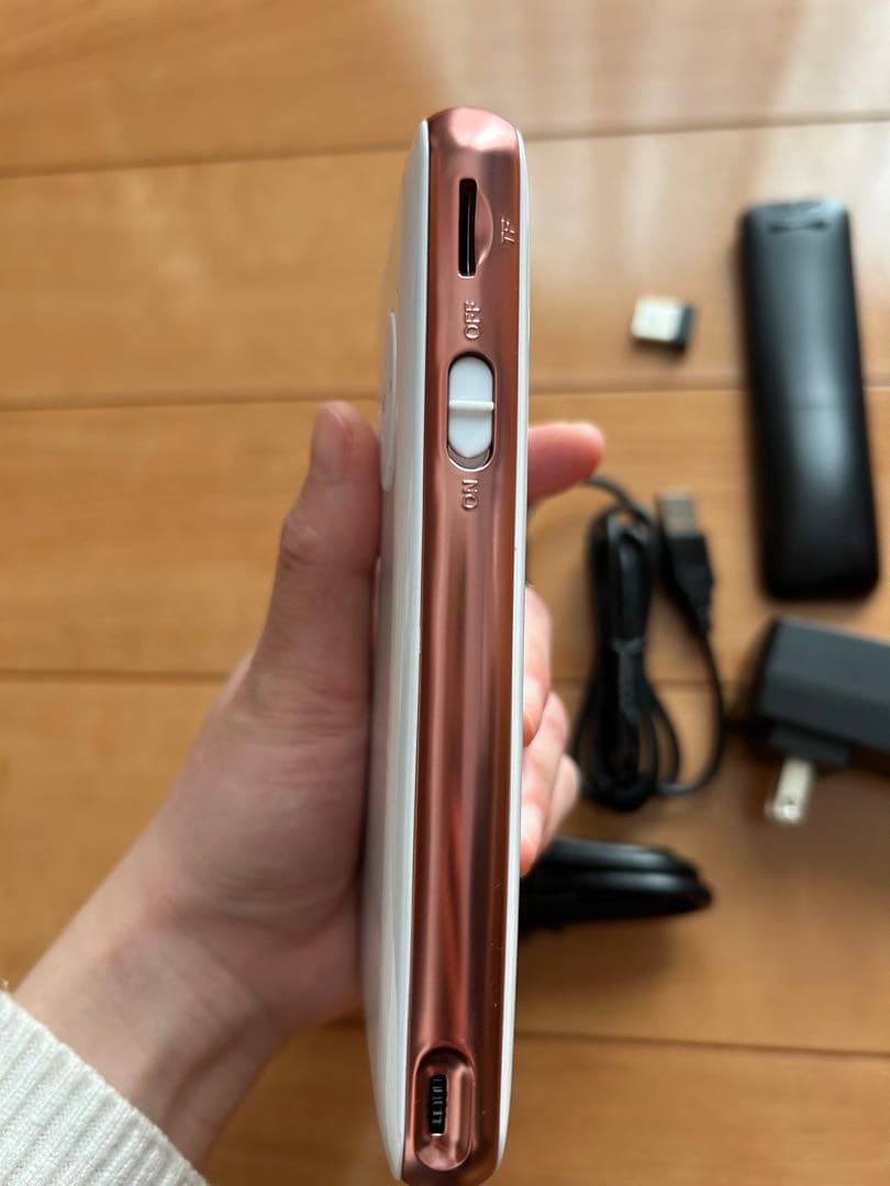 UENO-MONO KABĒNI（カベーニ）スマホ型プロジェクター 本体