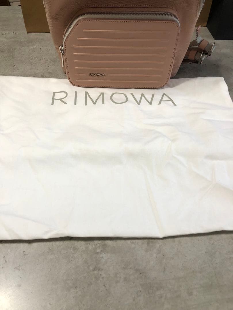RIMOWA ピンク ラウンド型リュック