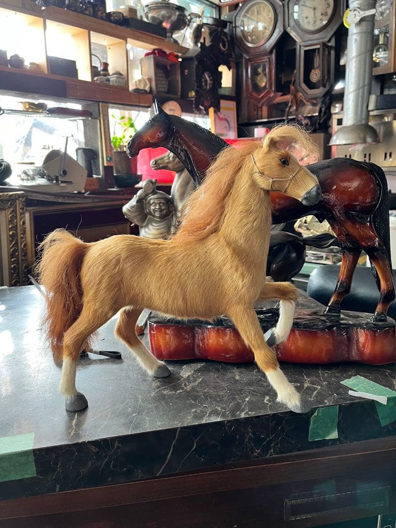 馬の置き物 うさぎの毛皮の馬の置き物 リアルな馬の置き物 毛皮の馬の置き物