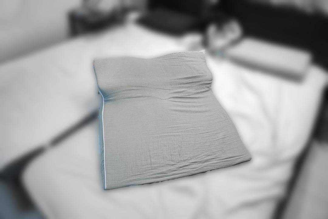上半身を起こして呼吸がぐんとラクな姿勢 睡眠坂まくら SU-ZI(スージー)