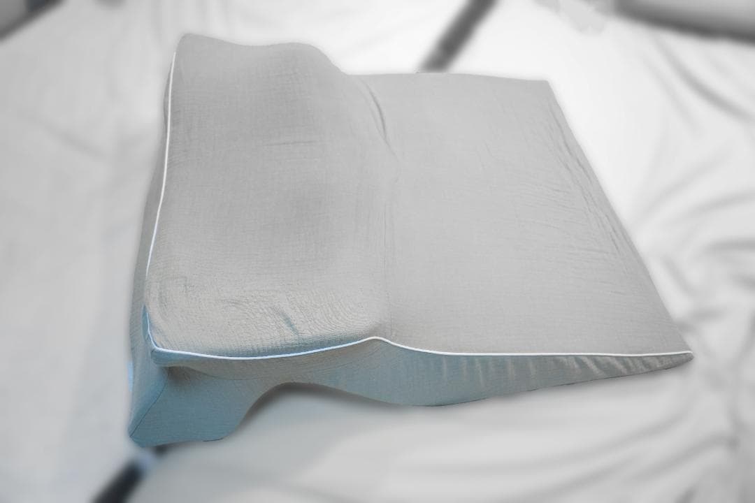 上半身を起こして呼吸がぐんとラクな姿勢 睡眠坂まくら SU-ZI(スージー)