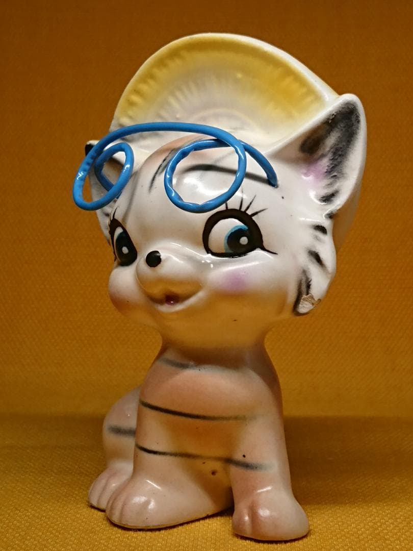 ネコ　猫　白猫　陶器　オブジェ　置物　インテリア　工芸品　美術品　A1229