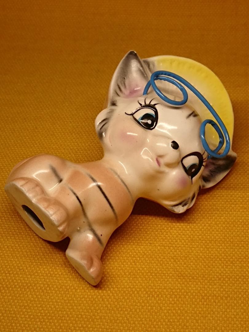 ネコ　猫　白猫　陶器　オブジェ　置物　インテリア　工芸品　美術品　A1229