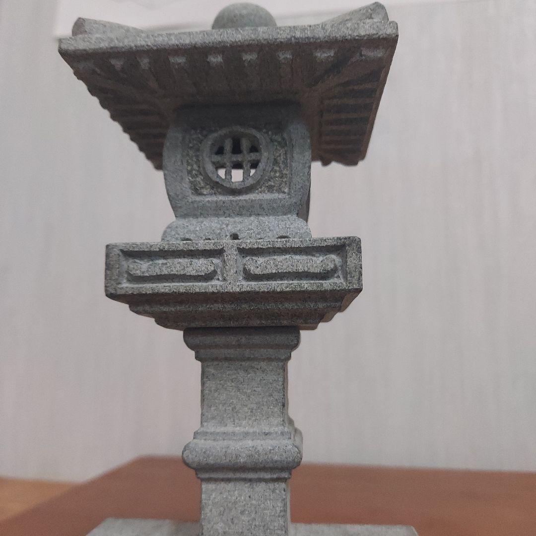 日本の石製燈籠 灰色 25cm