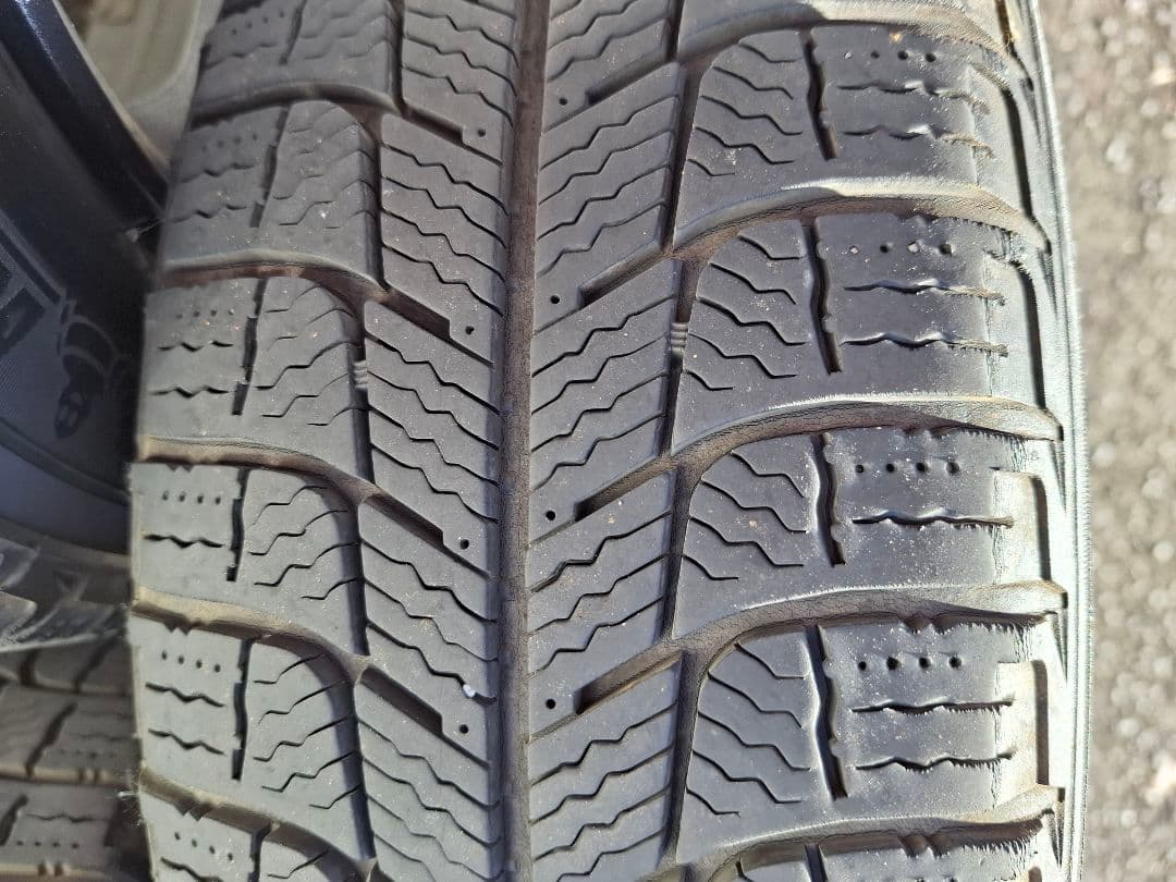 MICHELIN スタッドレスタイヤ 4本セット アクア カローラ 引取歓迎