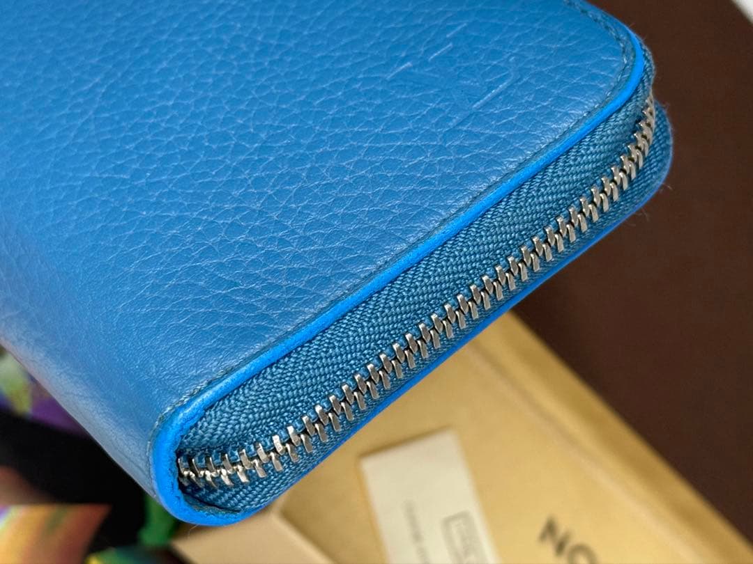 美品！超希少色　ルイヴィトン　トリヨンレザー　ジッピーヴェルティカル　ブルー系