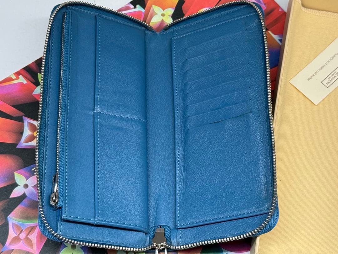 美品！超希少色　ルイヴィトン　トリヨンレザー　ジッピーヴェルティカル　ブルー系