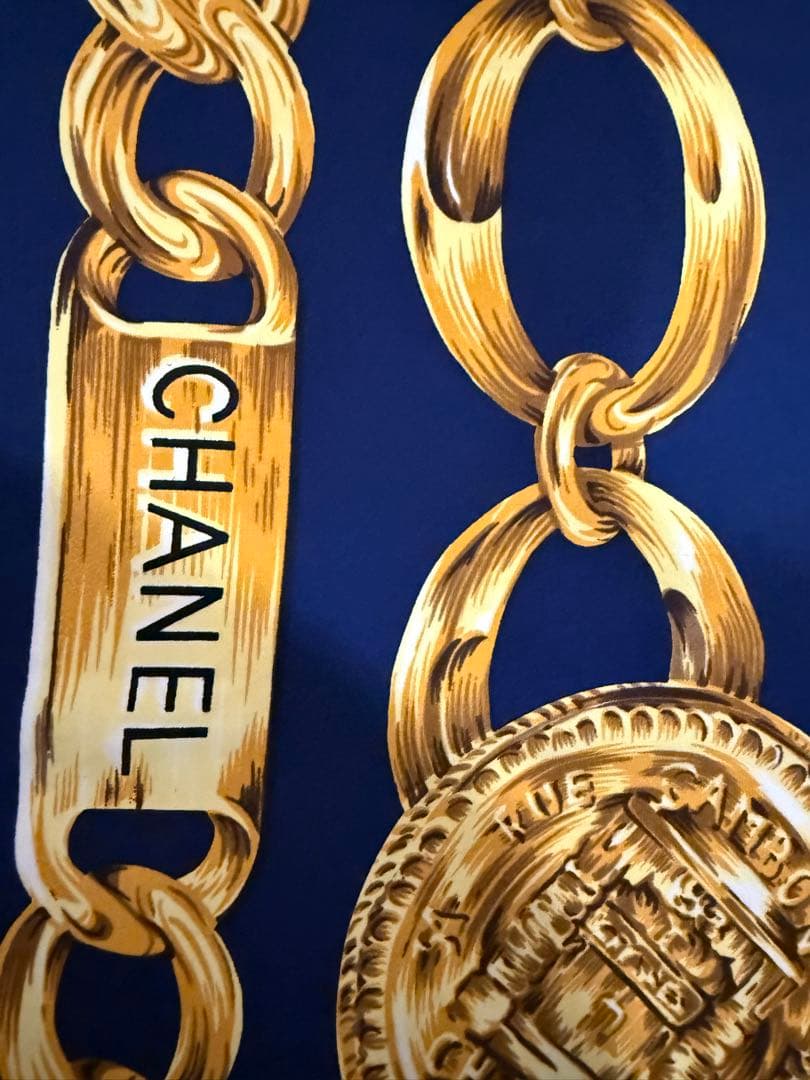 CHANEL シャネル　大判　シルクスカーフ　ゴールド　チェーン　ココマーク