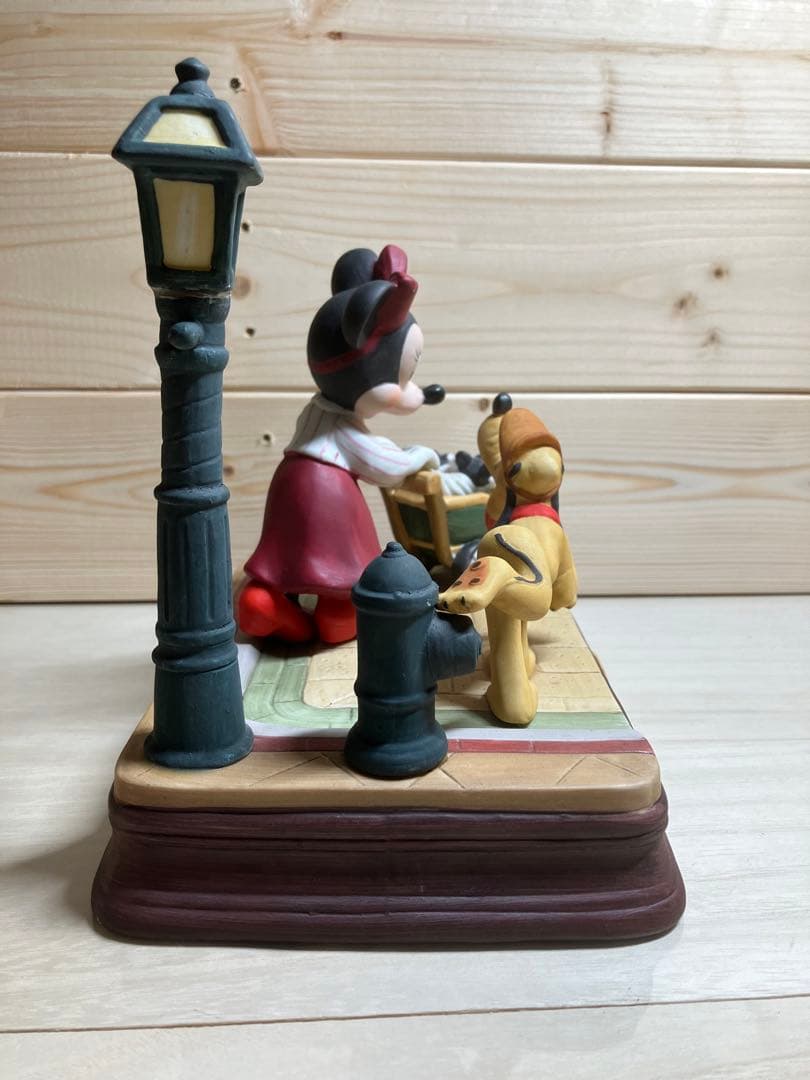 美品Disney 陶器フィギュア 三つ子ミッキーたちとお散歩するミニー＆プルート